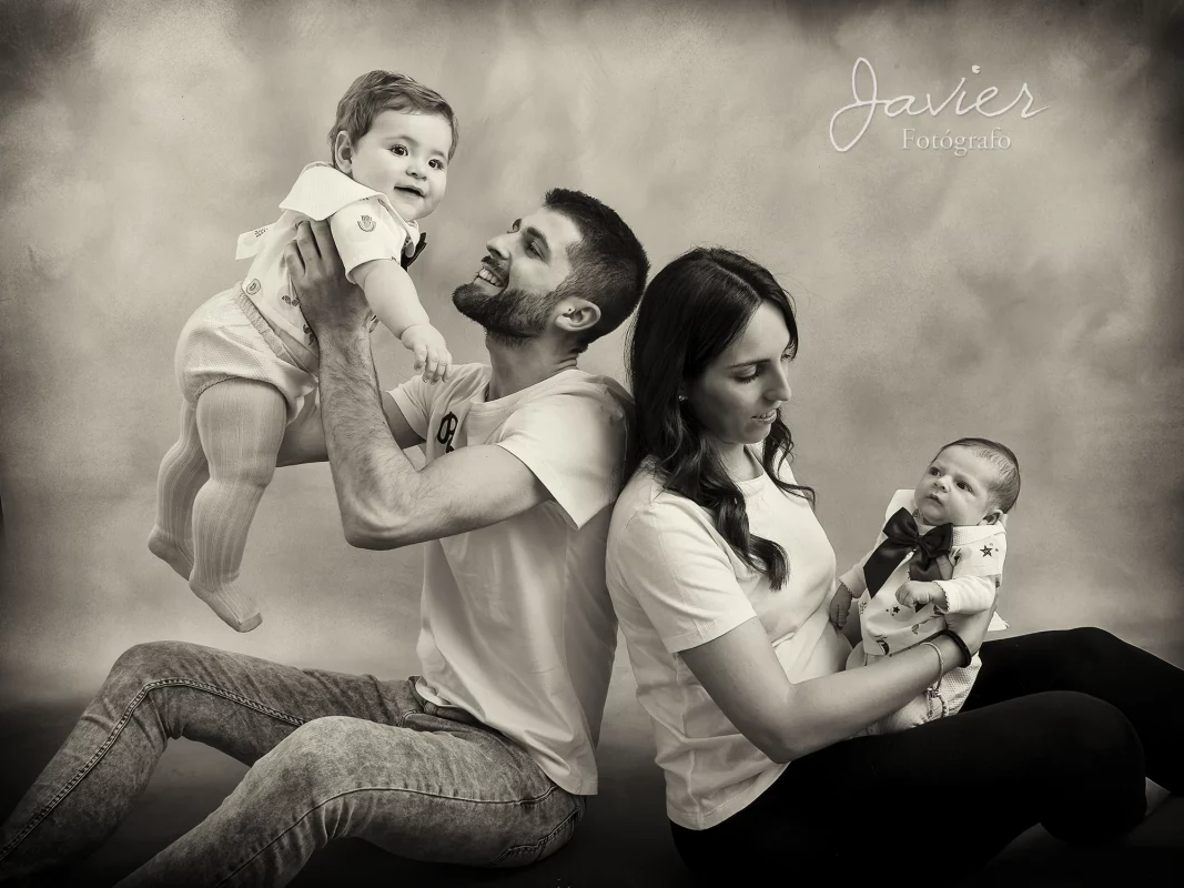 familia en sesión de fotos como regalo del Día de la Madre en Valladolid