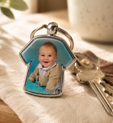 Llavero personalizado con fotografía impresa disponible en Foto Estudio Javier, Valladolid, ideal como regalo y recuerdo personalizado.